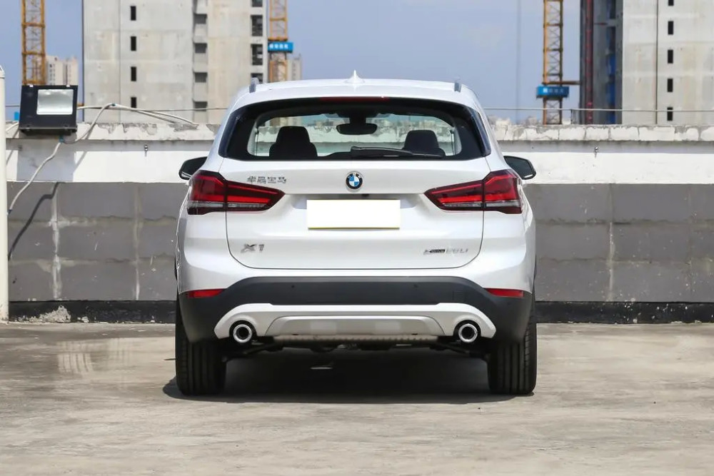 宝马表现太棒了靠降价来换销量从56万跌到17万别光看crv