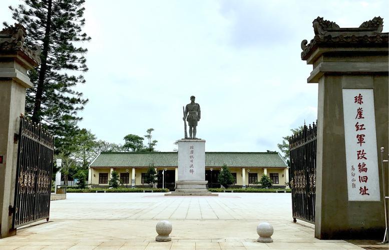 1928年7月4日,冯平和他亲密的战友符节,在刑场上