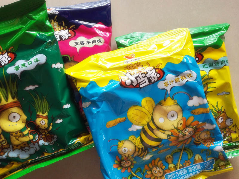 小当家脆脆面是我小时候吃得最多的一种方便面,5毛钱一袋,.