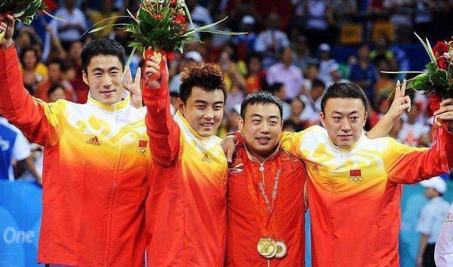 说到高军,我们不得不回到她的乒乓球历史,她5岁的时候,受父亲的乒乓球