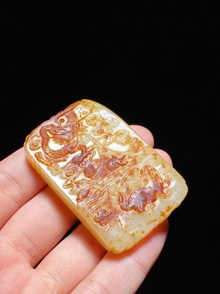 清中期和田玉籽料白玉留皮风云际会玉牌挂件