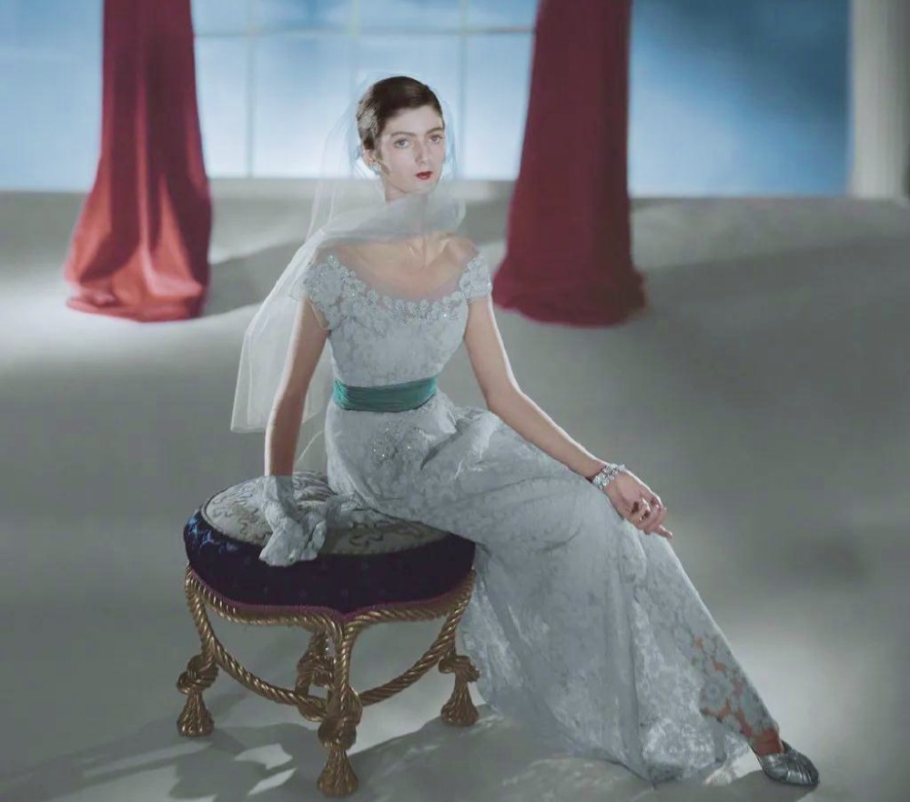 90岁超模卡门戴尔奥利菲斯青春葬送给三个渣男金钱被金融危机吞噬只有