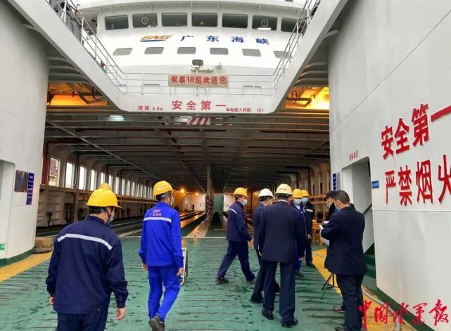 1月11日,随着执法人员对客滚船"双泰18"轮的专项安全检查结束,湛江