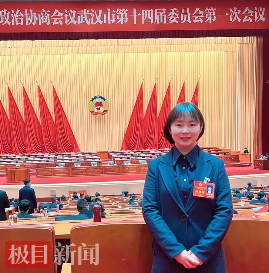 如何降低养育负担提升生育率政协委员建议落实产假哺乳假育儿假等制度