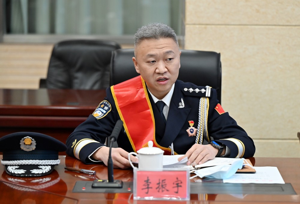 省公安厅召开全国"最美基层民警"李振宇同志先进事迹座谈会