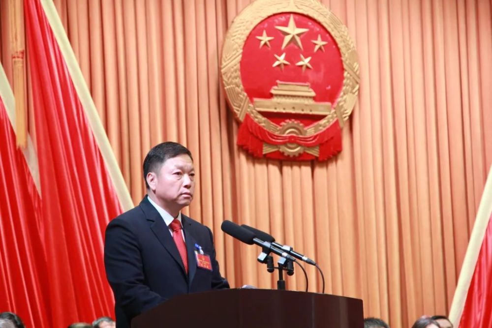 嵩明县第十七届人民代表大会第一次会议胜利闭幕