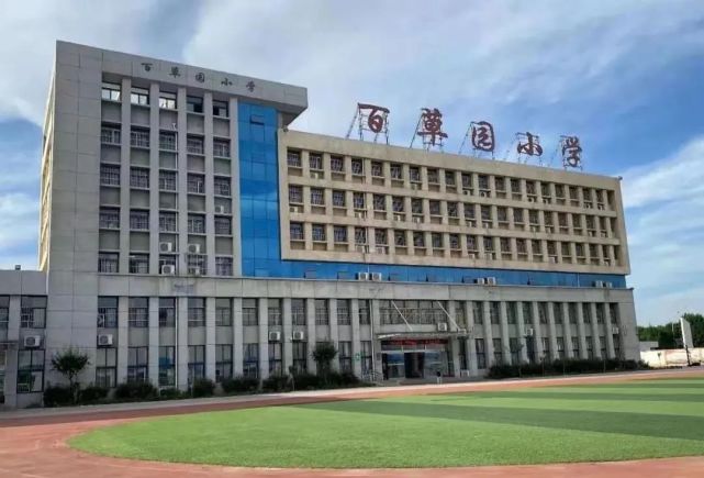 开发区第三实验小学,北大培文幼儿园,百草园小学等优质教育资源环伺