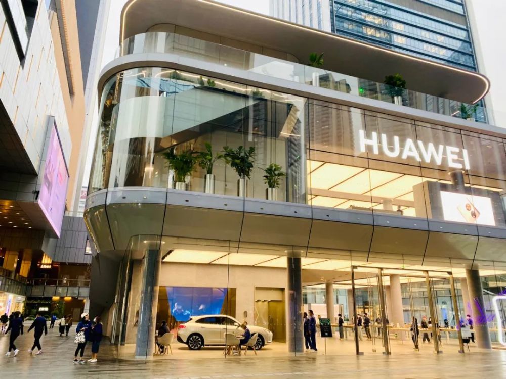 谁能在华为全球旗舰店占据c位问界m5