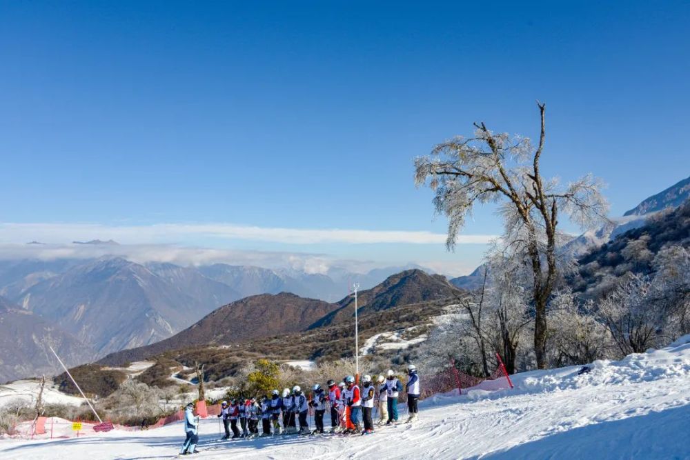 因為離成都市區較近,太子嶺滑雪場的人氣一直比較高,從成都市區駕車