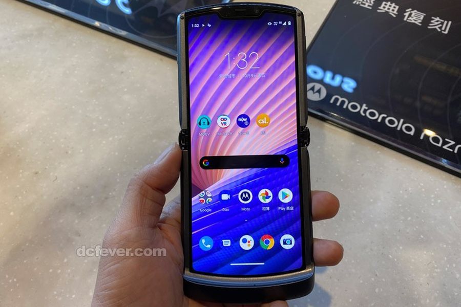 摩托罗拉razr 3曝光 走旗舰级折叠屏手机路线_腾讯新闻