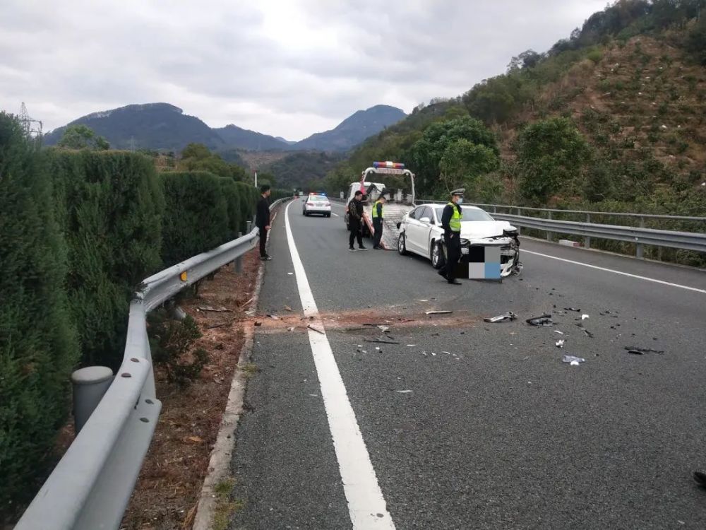 震惊事发平和高速上开车一走神结果是这样