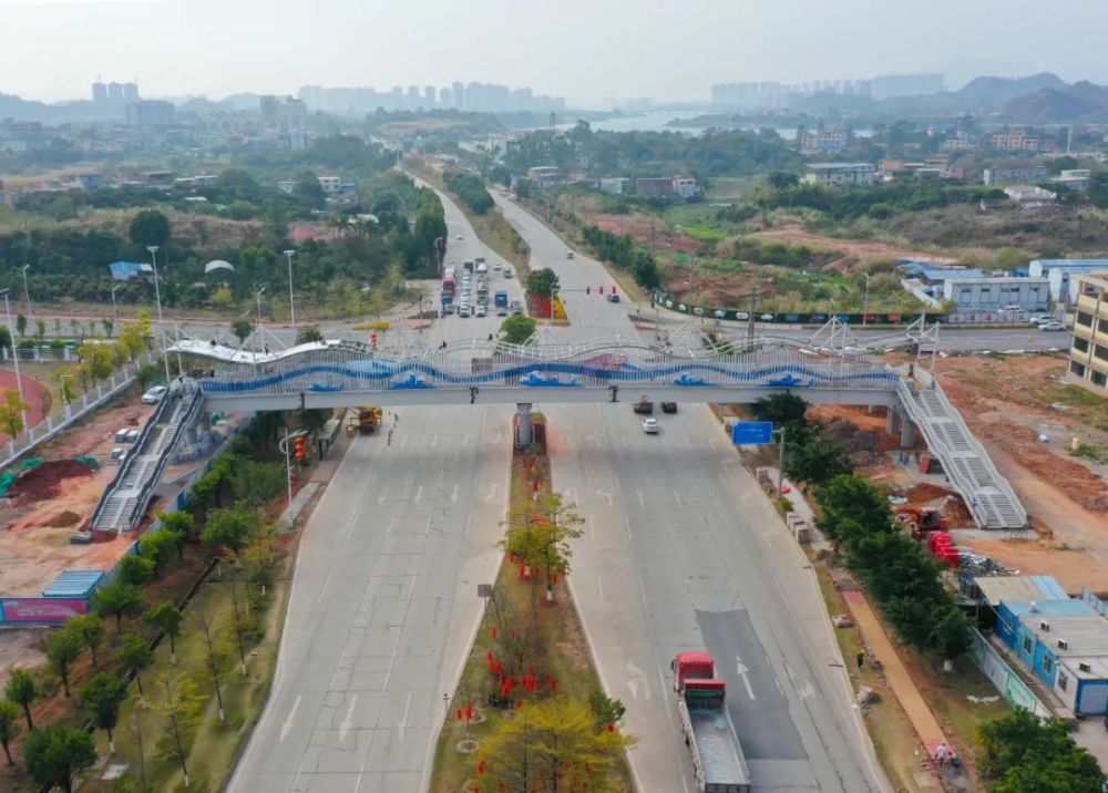 全部完工建设进展顺利东环路(河源高级中学路段)人行天桥河源江东新区