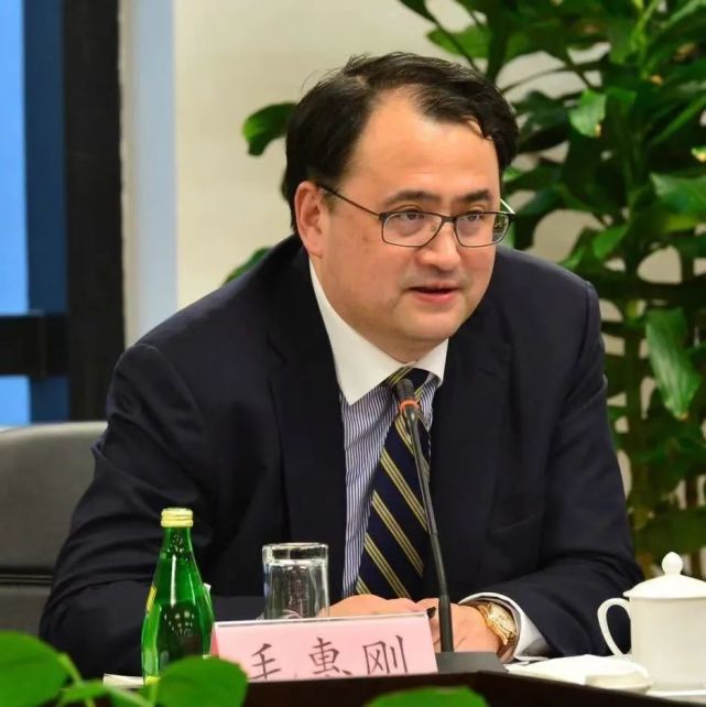 律说两会站位高顺民意解难题暖民心律师界代表委员围