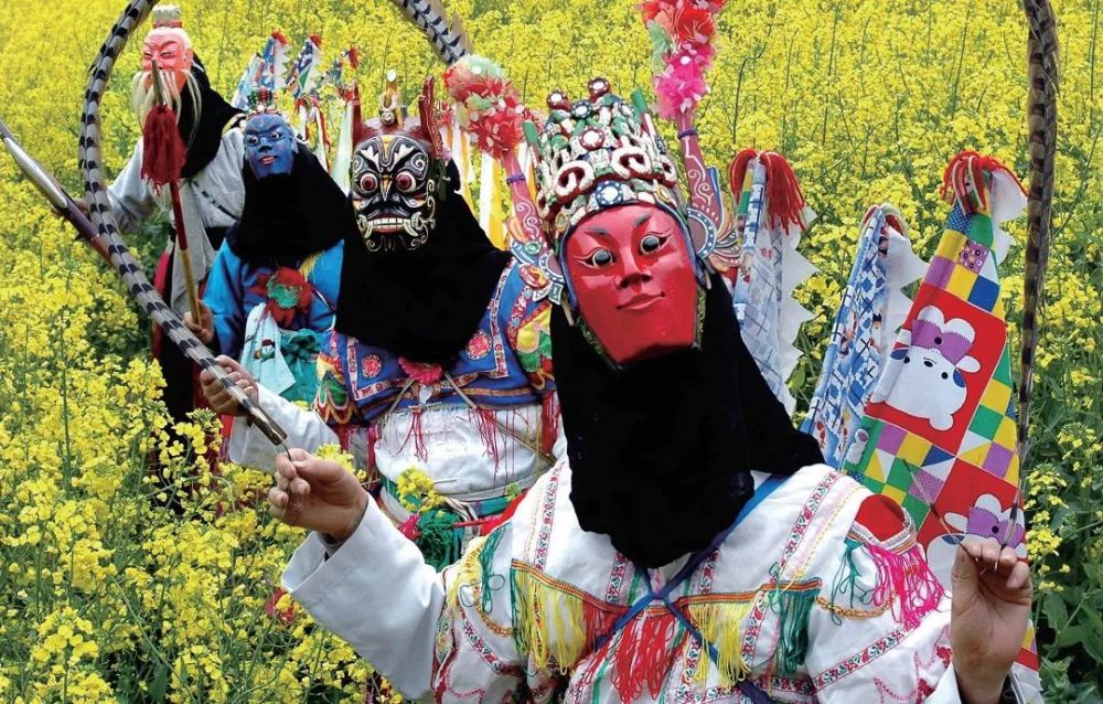 康养福地瀑乡安顺跟着屯堡地戏玩穿越