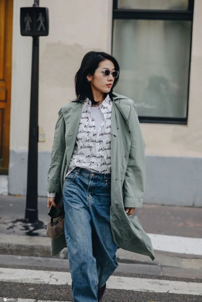 衬衫叠穿,它的优势在于里外互不影响,热了脱一层,冷了加一层,整体搭配