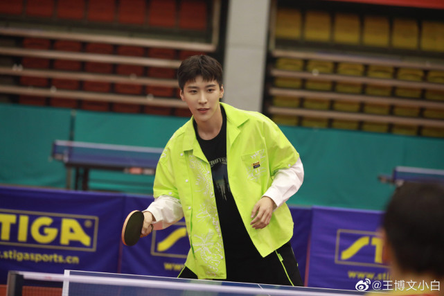 和马龙曾是乒乓球省队队友,参加过两届《快男》,后拍戏当上男一号!