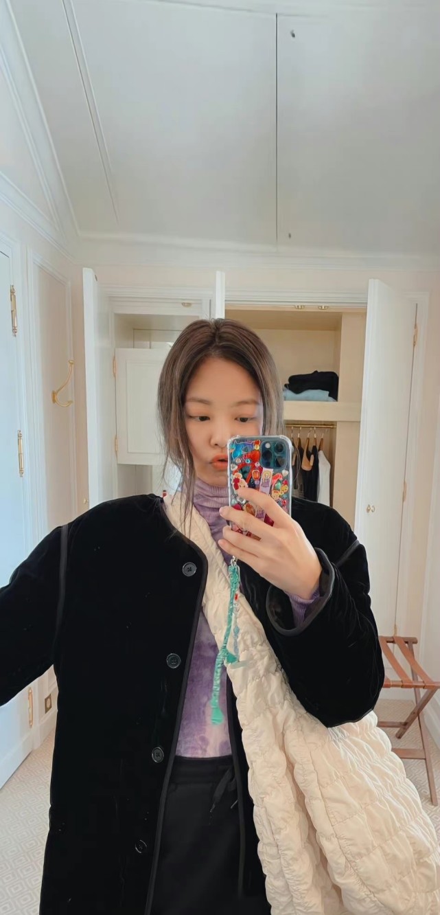 精选jennie最新ins壁纸