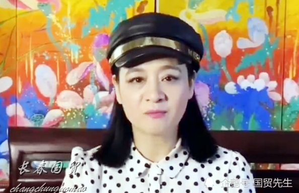 如今,伍宇娟已经很少露面了,只是会偶尔在影视作品中客串一些小角色