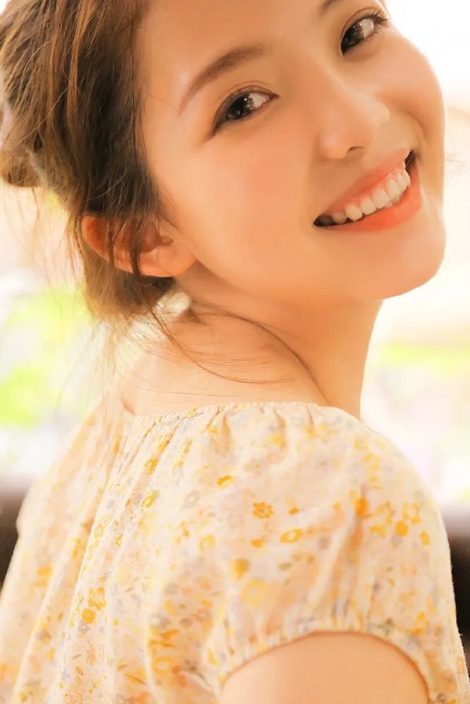 活泼俏皮萌妹子令人心动