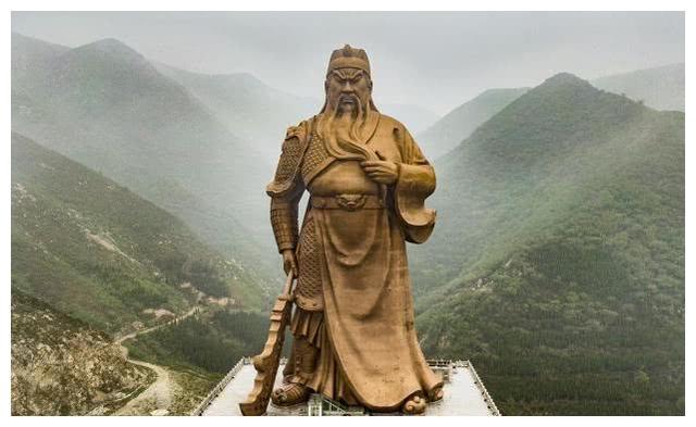 关羽所有雕像为何眼睛都是闭着的木匠让他睁眼的代价太大了