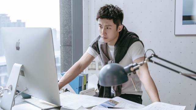 由郑晓龙监制,刘雪松执导,孟瑶,卓别灵编剧,黄景瑜,王丽坤领衔主演,蒋