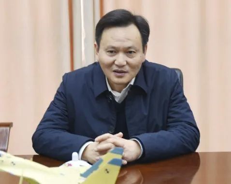 邹永胜一行先后来到明兴航空,景华特陶和景龙特瓷