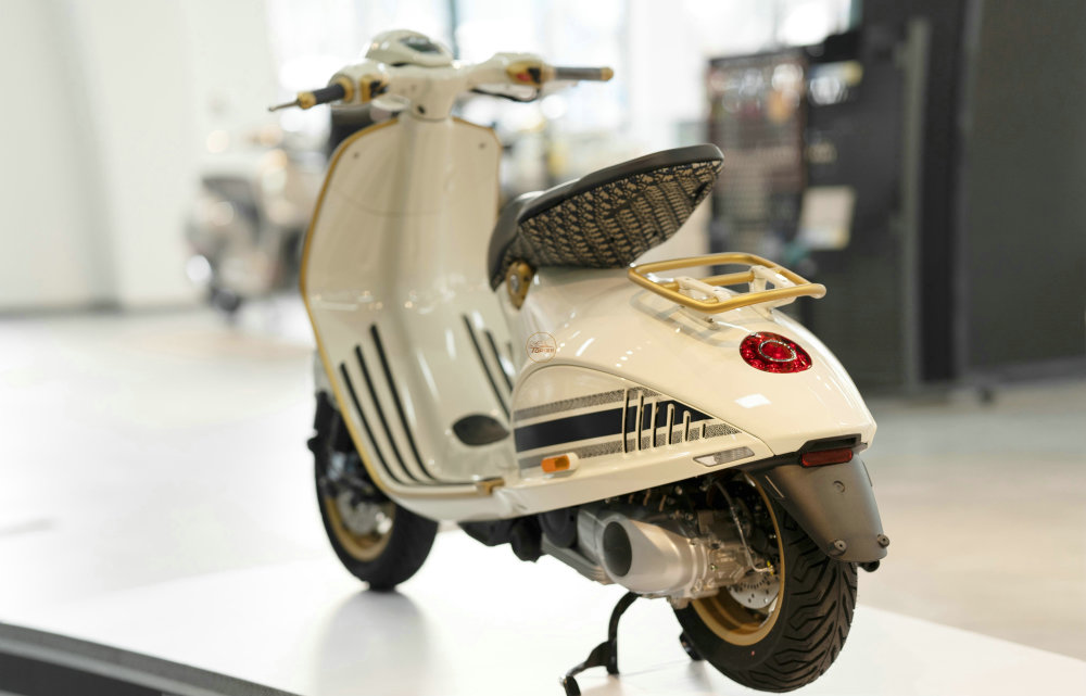 20多万的踏板有多壕vespa946dior版到店实拍