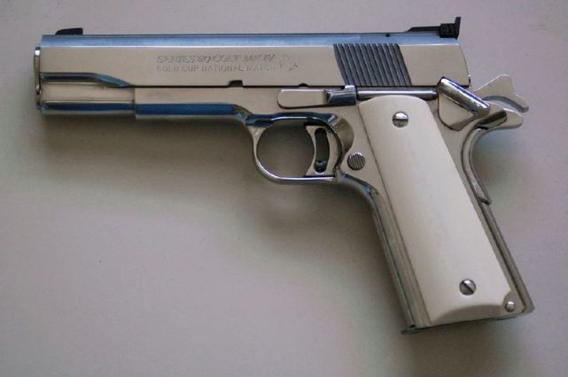 它是全球累积产量最多的自动手枪 是战术部队常用的武器之一|m1911a1