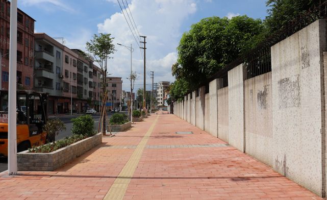 东莞石碣全方位修复破损路面 进一步提升城市形象