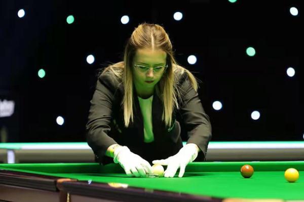 波兹洛娃将成为首位执裁斯诺克大师赛决赛女裁判