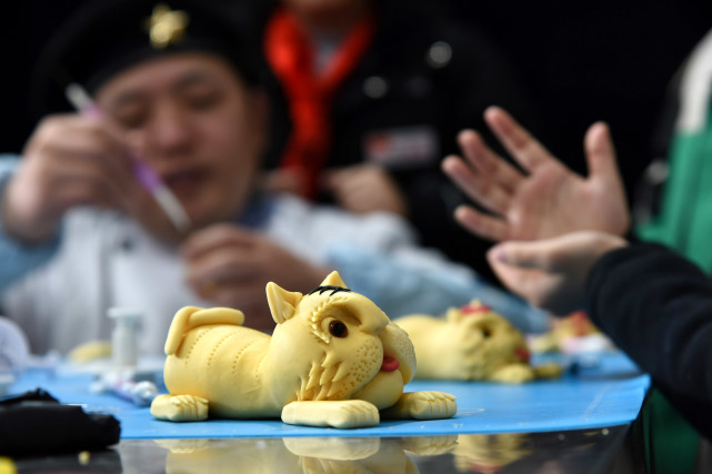 (社会)山东青岛"金虎"花饽饽惹人爱|金虎|李紫恒|生肖|青岛