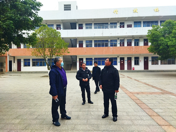 工作;教育局党组副书记,副局长袁亮带队深入上梧江,阳明山,茶林,麻江