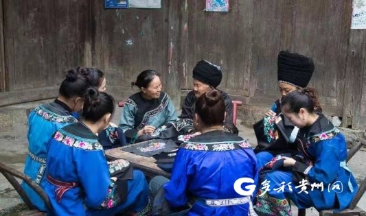 全国人大代表石丽平 传承苗绣文化助力乡村振兴 全国人大代表 贵州 松桃苗绣 石丽平