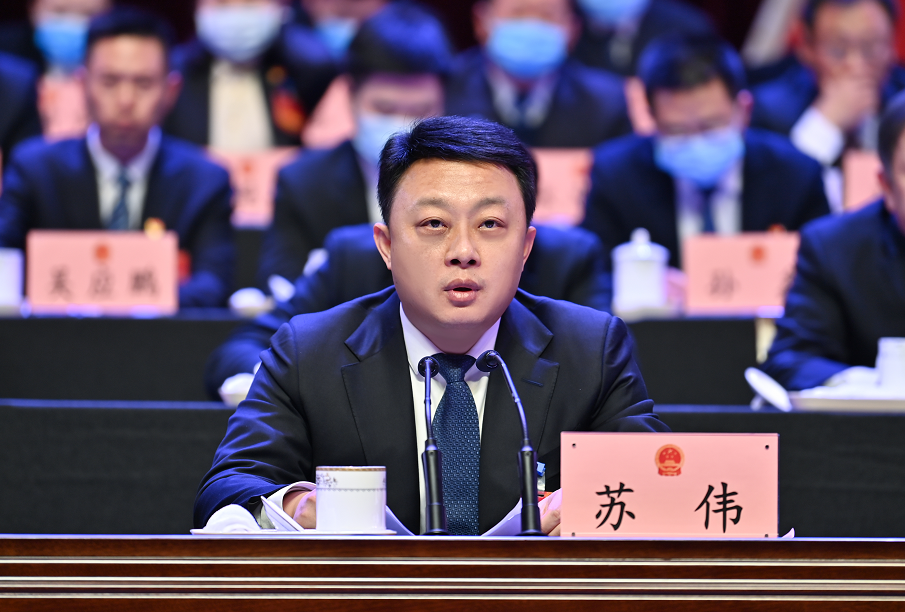 苏伟说,睢宁县第十八届人民代表大会第一次会议,经过全体代表和与会