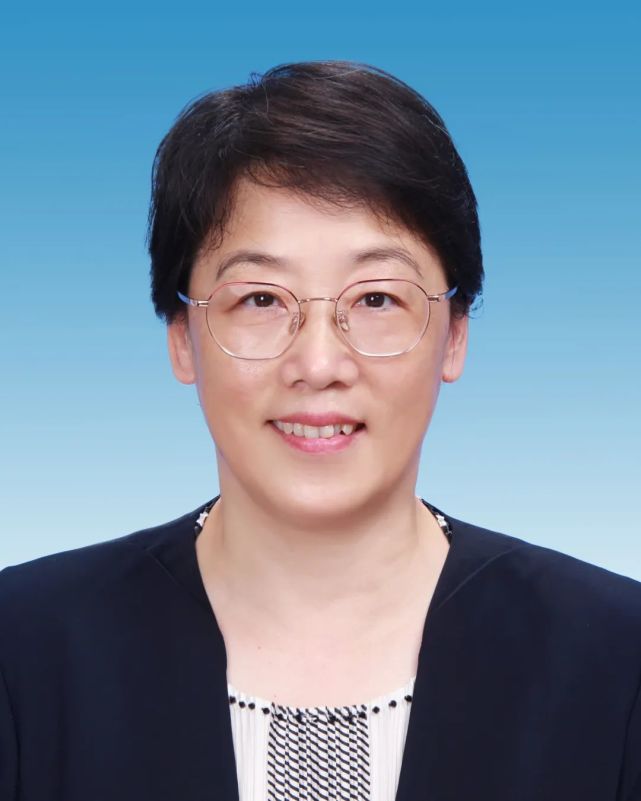 顾玉琴同志简历顾玉琴,女,汉族,1967年9月生,中央党校大学,中共党员