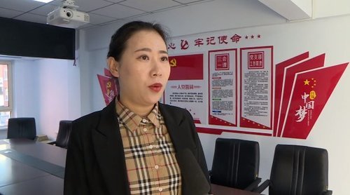 杨丽丽埋头苦干敬业为民