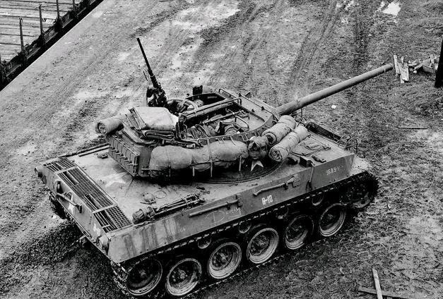 2毫米野战炮,其有着相当不错的装甲弹攻击性能.