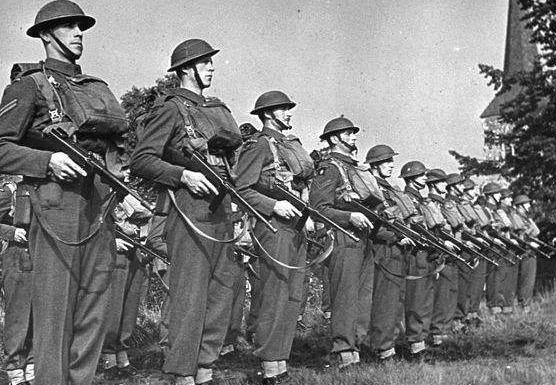 在英军投身第二次世界大战时英国国民对战争的支持率达到了空前水平