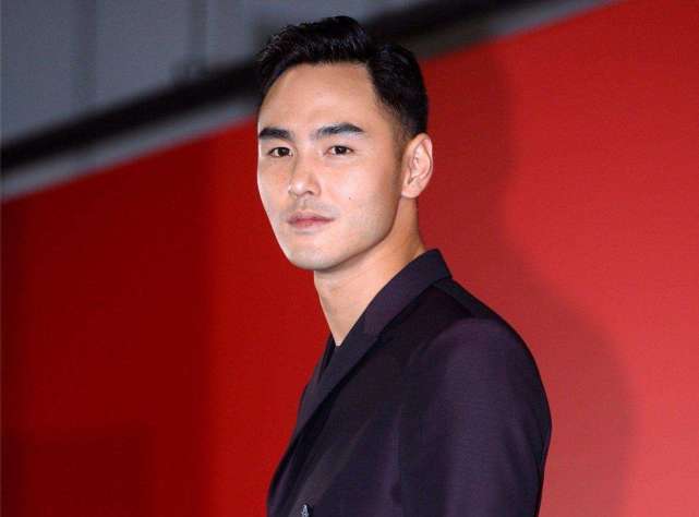 无极在小说中也是"美男"一枚,随着阮经天年龄的增长颜值也是直线下降