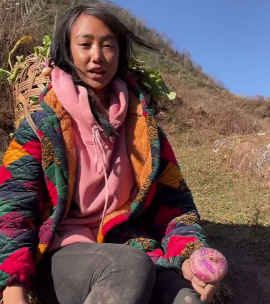 比如说像是水泥妹,牛爱芳和小春花夫妇,还有自称是19岁的网红凉山孟阳