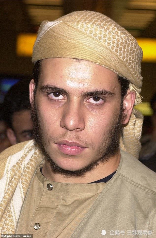 长子穆斯塔法哈姆扎的长子,现年40岁的穆斯塔法在1999年因在也门策划