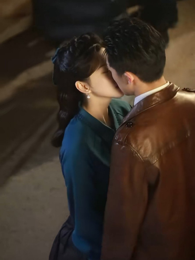 景甜流光之城吻戏路透与许魏洲黑白分明网友角度问题