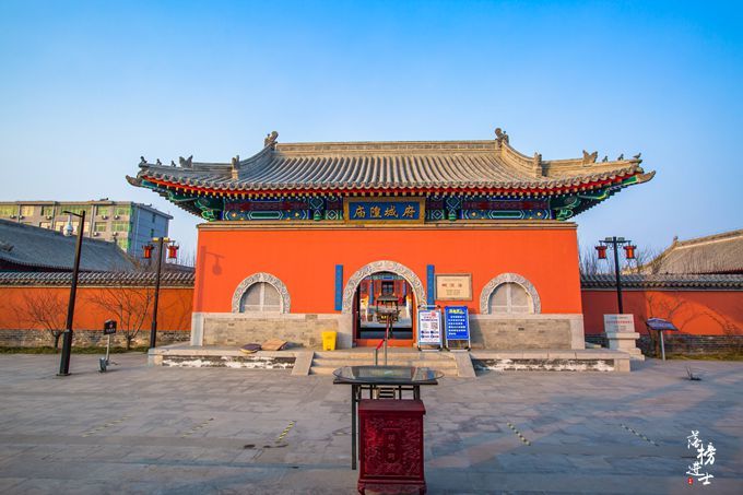 正定古城有一座城隍庙历史悠久众多善男信女来这里祈福求愿
