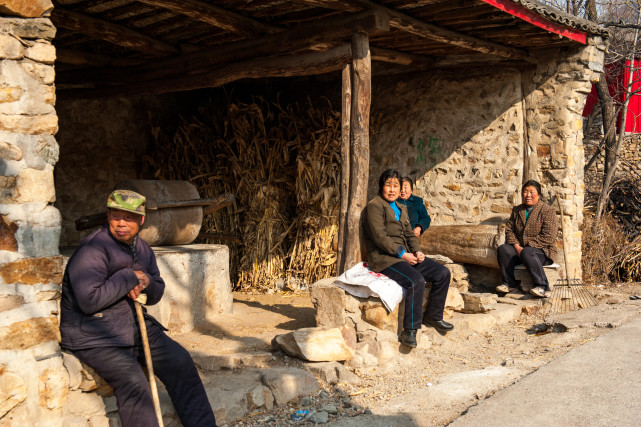 不同東北地區,河北東北部山腳下村民們冬天的取暖生活,曾多少年未離開