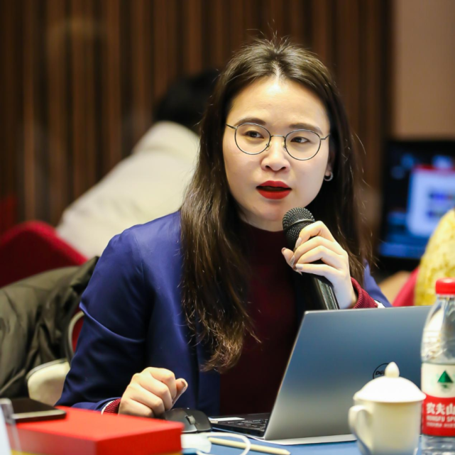 荔枝新闻副总编辑 刘娟分享会现场,荔枝新闻副总编辑刘娟也介绍了荔枝