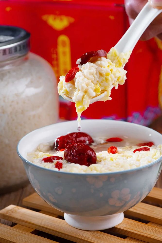 天寒吃一碗热乎甜酒满口生津暖人心脾