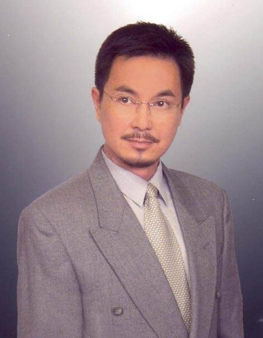 真的太了不起了,戏内曾是负心人陈世美,戏外却是痴情俊男子,像杨怀民