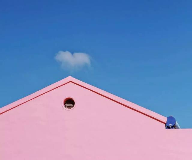 前半周受巨蟹座满月的影响,我们的情绪丰富多变,再加上水星逆行,火海