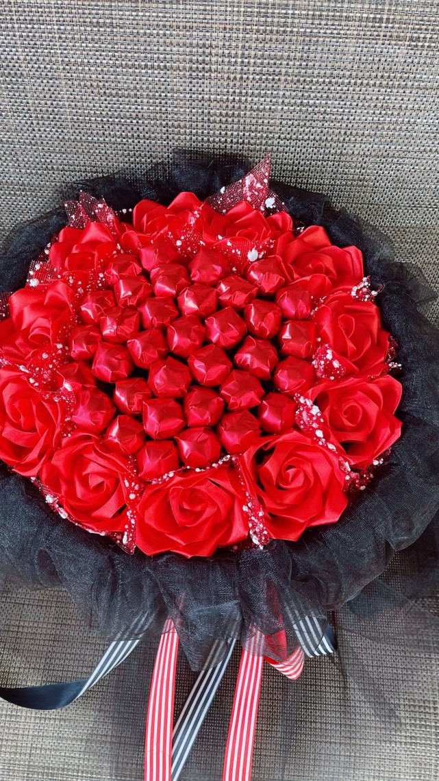 玫瑰花背景图:秋风吹渭水,落叶满长安