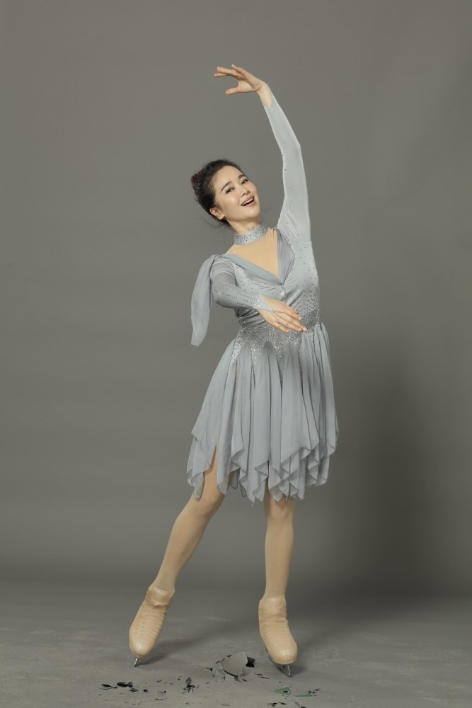 身材微胖匀称长相符合大多数东方男人的审美的左小青